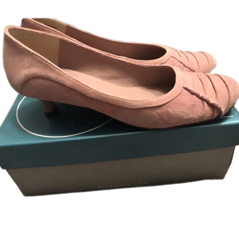 Nine West Womens size 8 light pink suede heels - Picture 2 of 5